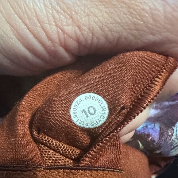 Lululemon Everlux and Mesh cropped tank size 10 - Picture 3 of 5